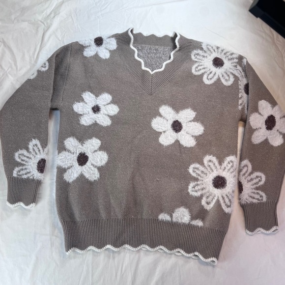 Sweaters - Womens Floral Daisy Scalloped V-Neck Knit Sweater Taupe Brown White Large
